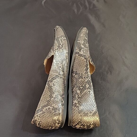 A.NEW DAY SNAKE SKIN POINTED TOE SLIP-ON WOMEN"S FLAT SHOE - Picture 8 of 15
